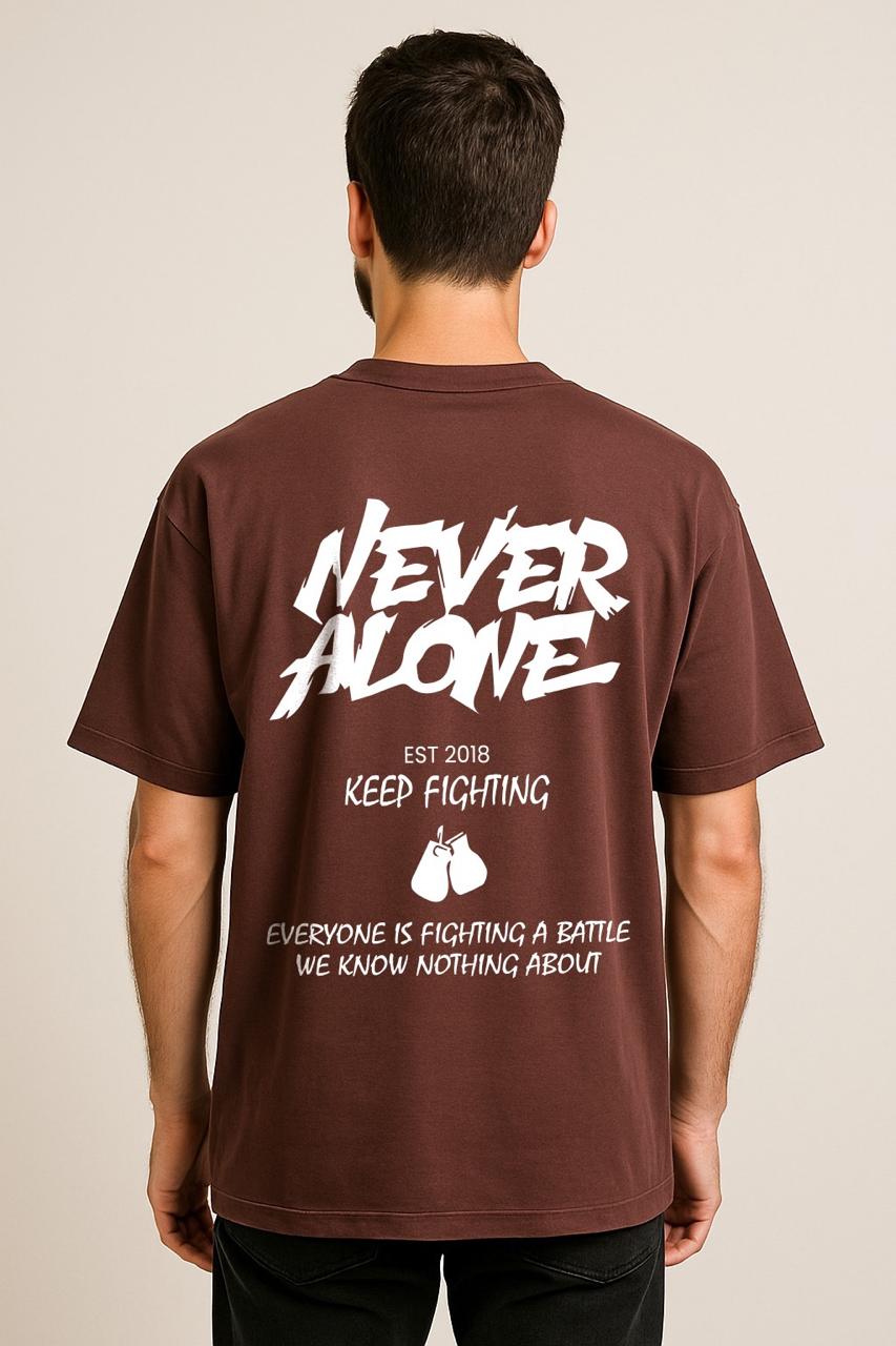 NEVER ALONE OVERSIZED TSHIRT